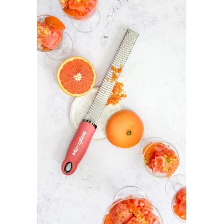 Zesteur gratteur rose a levres