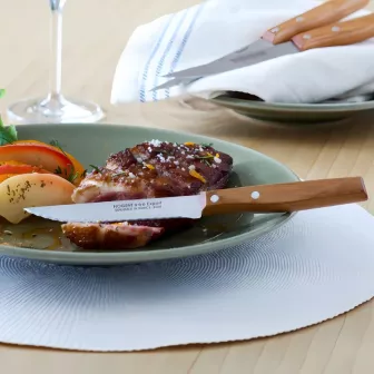 Couteau à steak Nogent 11 cm double crantage manche cerisier