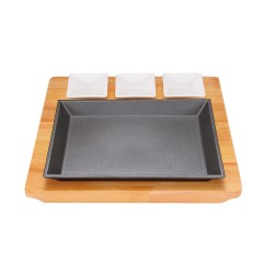 Plat rectangle en fonte avec support bois et 3 ramequins | CuisinezPâtissez