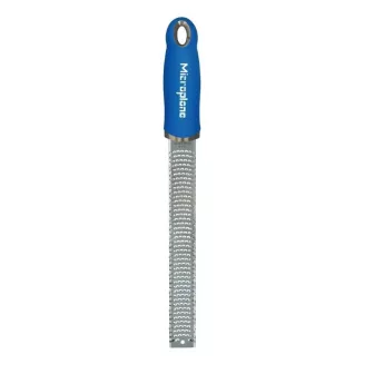zesteur bleu myrtille avec râpe fine pour agrumes, poignée ergonomique, outil de précision pour cuisine et pâtisserie.