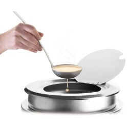 Louche en inox UP 8 cm utilisée pour servir une sauce