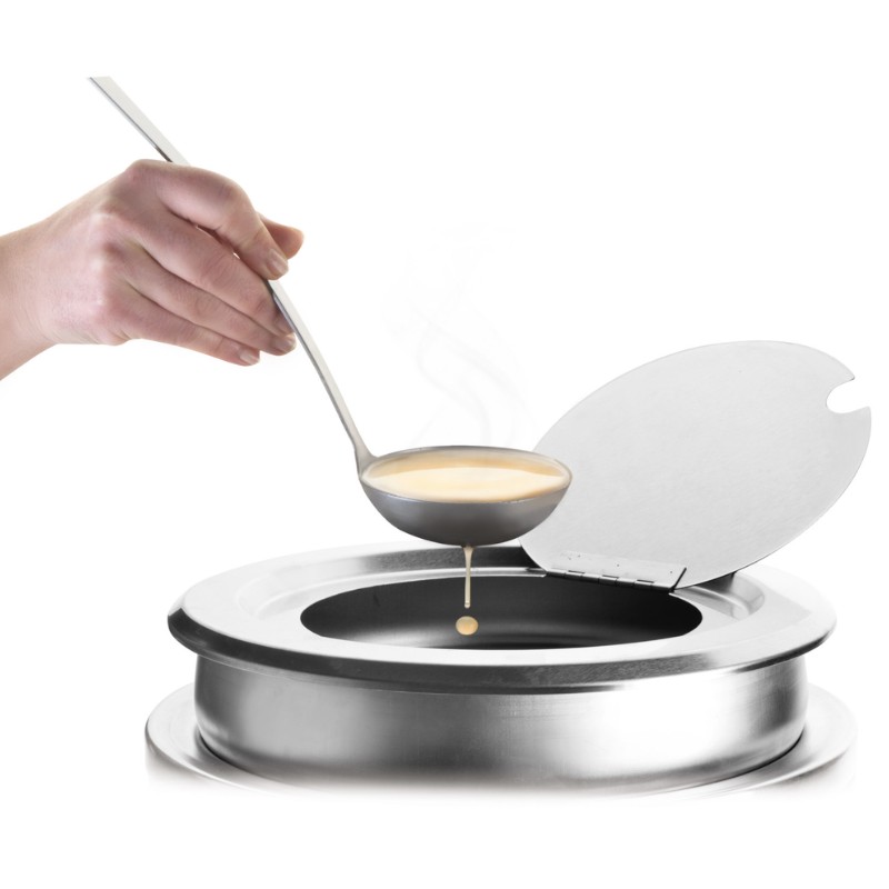 Louche en inox UP 8 cm utilisée pour servir une sauce