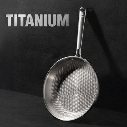 Poêle titanium 24 cm avec revêtement intérieur en titane et surface alvéolée antiadhésive