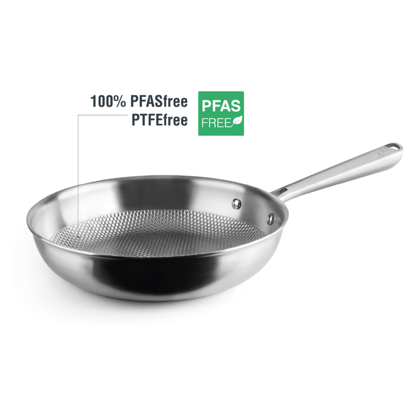 Poêle Titanium avec surface de cuisson microtexturée TitanGrill, garantie 100 % sans PFAS et sans PTFE, pour une cuisson saine sans revêtement antiadhésif.