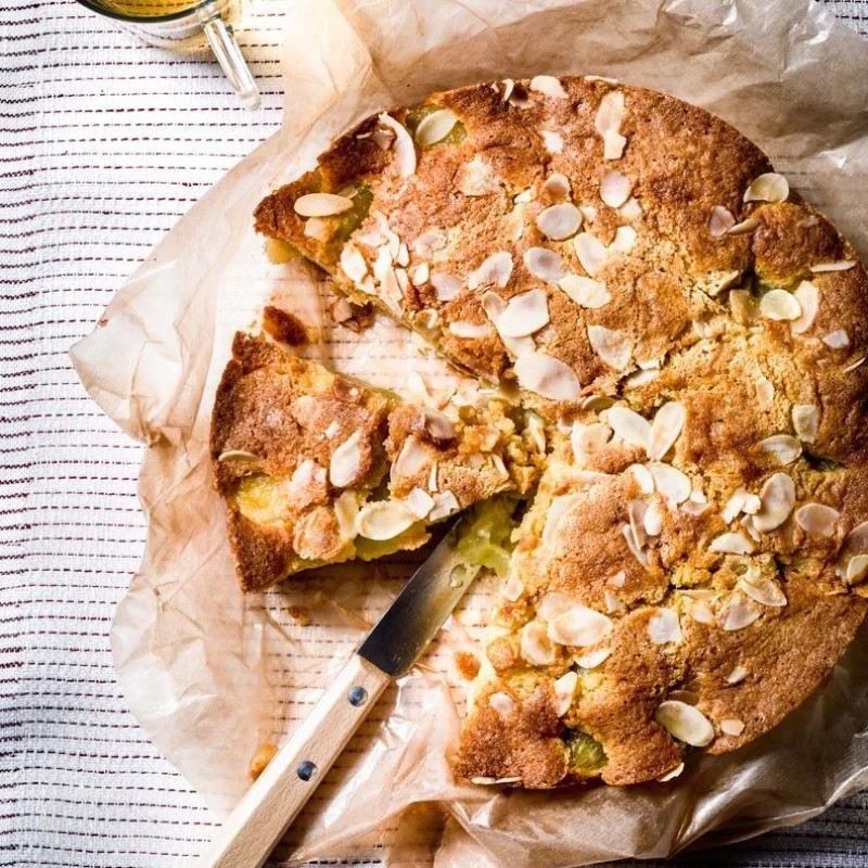 Gâteau moelleux fait maison aux amandes effilées, recette gourmande de pâtisserie artisanale