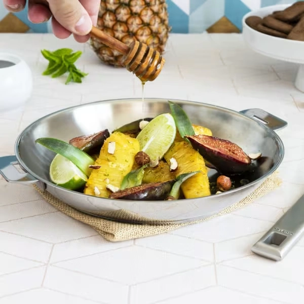 Poêle CRISTEL en acier inoxydable avec ananas caramélisé et miel