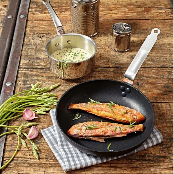 Poêle De Buyer avec revêtement antiadhésif pour cuisson du poisson