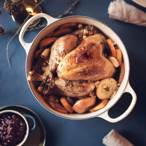 Recette mijotée de volaille aux pommes cuite en cocotte en fonte