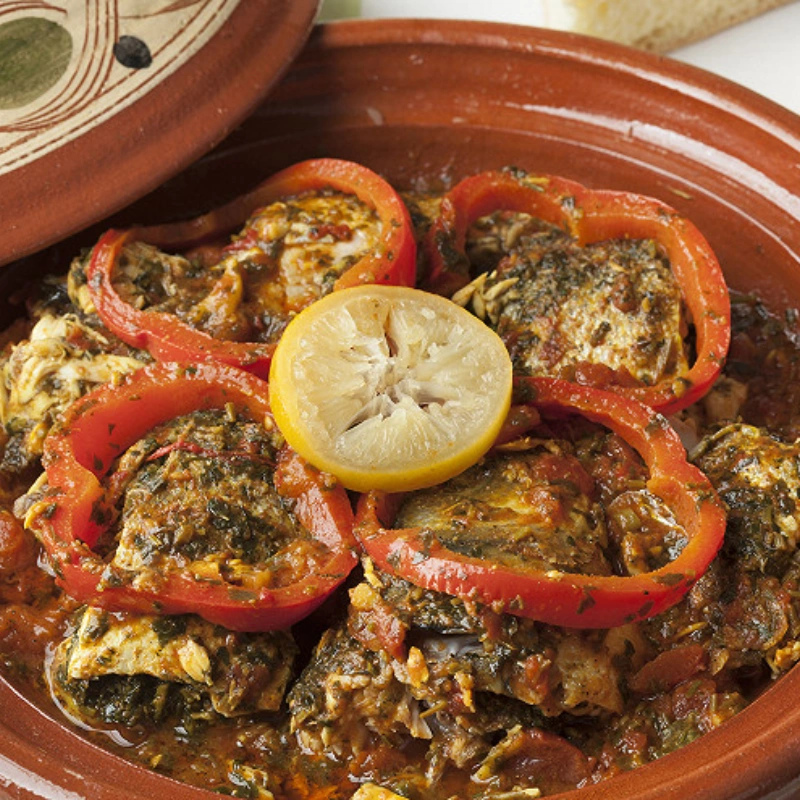 Tajine de poisson égyptien plat traditionnel cuisson en terre cuite cuisine orientale