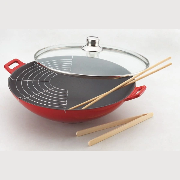 Wok en fonte rouge Baumalu avec couvercle en verre, grille et baguettes en bois