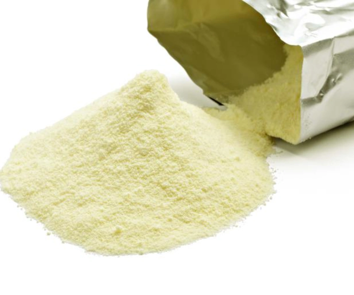 Lait entier pour la pâte levée du pain au chocolat